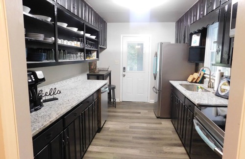 Forest Park House | Spacious 5-bdrm for Families, WorkCrews, Large Groups,& Sport Teams near Airport