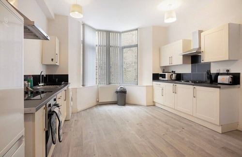 Stockton-on-Tees Apartment | Spacious 5-Bed Flat in Stockton, Sleeps 9
