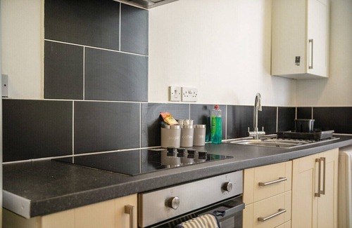 Stockton-on-Tees Apartment | Spacious 5-Bed Flat in Stockton, Sleeps 9