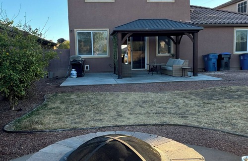 North Las Vegas House | Spacious 5-bedroom house with WiFi and AC in charming North Las Vegas