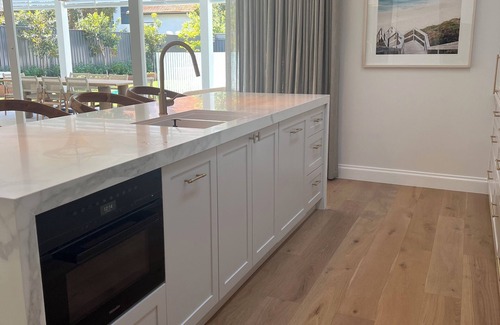 Cottesloe House | Spacious 5-bedroom house in cool Cottesloe with AC, WiFi