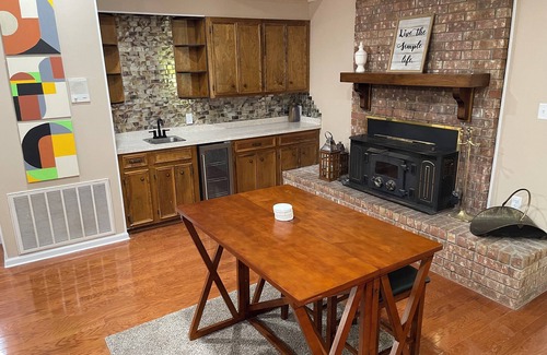 Moscow House | Spacious 5-bedroom house in welcoming Pine Bluff with WiFi, AC