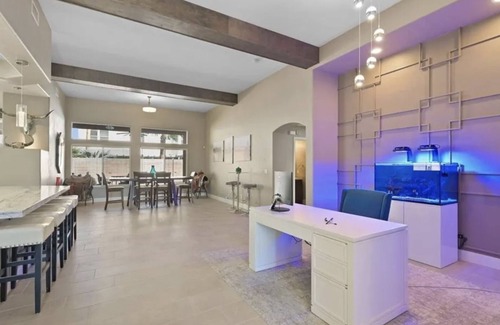 Las Vegas House | Spacious 5-bedroom house in amazing Las Vegas with fitness room, WiFi