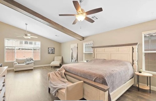 Las Vegas House | Spacious 5-bedroom house in amazing Las Vegas with fitness room, WiFi