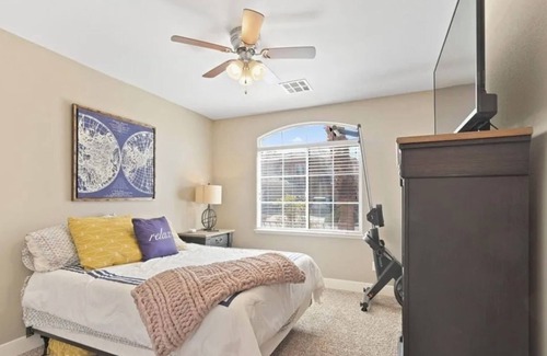 Las Vegas House | Spacious 5-bedroom house in amazing Las Vegas with fitness room, WiFi