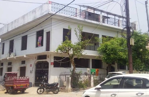 Faizabad House | Spacious 5-bedroom house in enchanting Faizabad with WiFi, AC