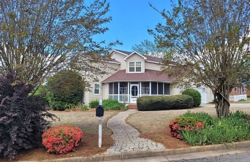 Grovetown House | Spacious 5-bedroom house sleeps 11 in Martinez with WiFi, fitness room,pool,spa