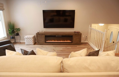 Plymouth House | Spacious 5-bedroom house in Plymouth, Near Medicine lake and Downtown. AC WiFi