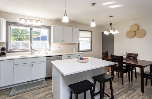 Ankeny House | Spacious 5-bedroom house with WiFi and AC in Ankeny Iowa.