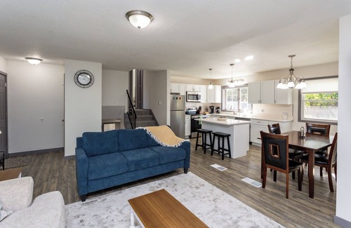 Ankeny House | Spacious 5-bedroom house with WiFi and AC in Ankeny Iowa.