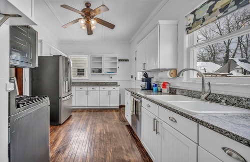 Elyria House | Spacious 5-bedroom house with parking and everything you need in charming Elyria