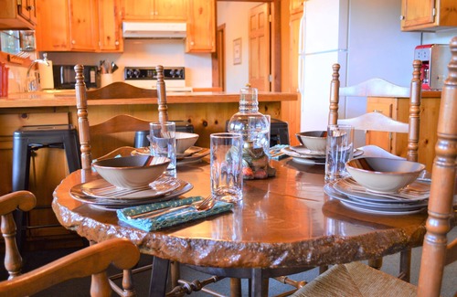 Flippin Cabin | Spacious 5-bedroom lodge in Flippin Ar, on the beautiful White River.