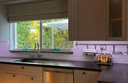 Key Biscayne House | Spacious 5-bedroom house with beautiful backyard with pool in Key Biscayne