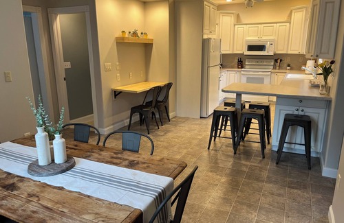 Sioux Center House | Spacious 5-bedroom Sioux Center house that's a short walk from Dordt