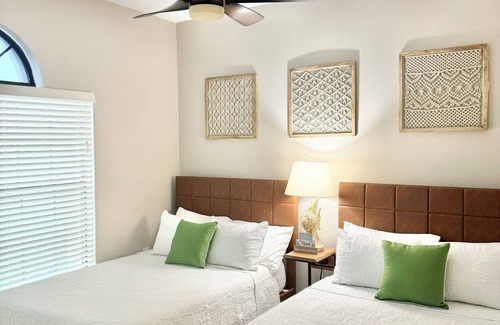 Wesley Chapel House | Spacious 5-br, 3ba house in Wesley Chapel with AC, WiFi & pool