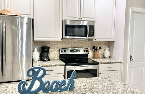 Wesley Chapel House | Spacious 5-br, 3ba house in Wesley Chapel with AC, WiFi & pool