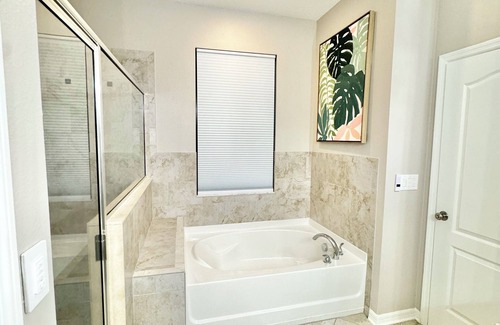 Wesley Chapel House | Spacious 5-br, 3ba house in Wesley Chapel with AC, WiFi & pool