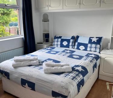 Lisburn House | Spacious 5 double bed bedroom bungalow near Belfast