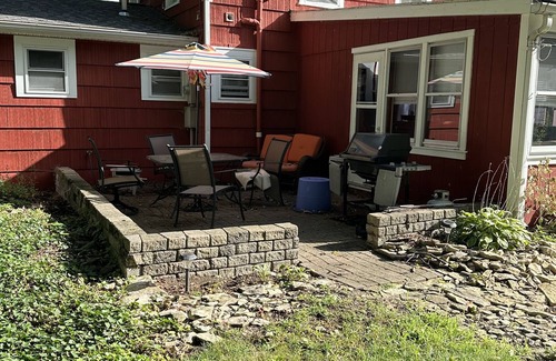 Lakeside House | Spacious 5 Bedroom House On Double Lot In Lakeside One Block From The Lake!