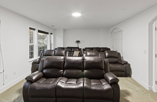 Antioch House | SPACIOUS 5BD HAVEN—POOL TABLE, BBQ, MOVIE THEATRE, FIRE PIT, GAMES+