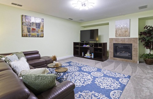 Antioch House | SPACIOUS 5BD HAVEN—POOL TABLE, BBQ, MOVIE THEATRE, FIRE PIT, GAMES+