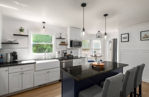 Durham House | Spacious 5BR, 3.5BA home, 5 min walk to Duke