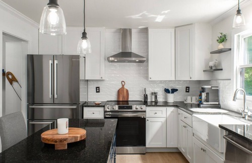 Durham House | Spacious 5BR, 3.5BA home, 5 min walk to Duke