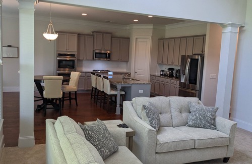 Covington House | Spacious 5BR 4BA Retreat: The Best Kept Secret in Covington