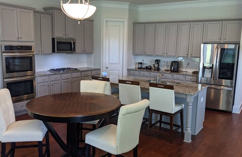 Covington House | Spacious 5BR 4BA Retreat: The Best Kept Secret in Covington