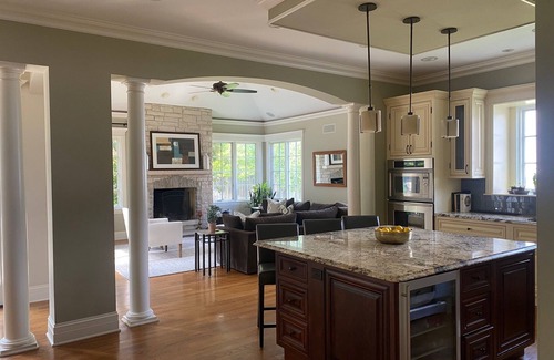 Glenview House | Spacious 5BR/6BA Gorgeous Home in Fabulous Northshore Chicago location!