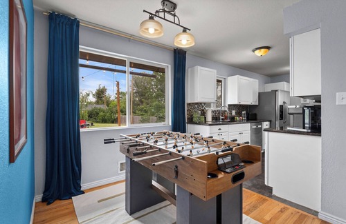 South Westminster House | Spacious 5BR home - 15 min to NFL games & attractions; relax w/king beds & game