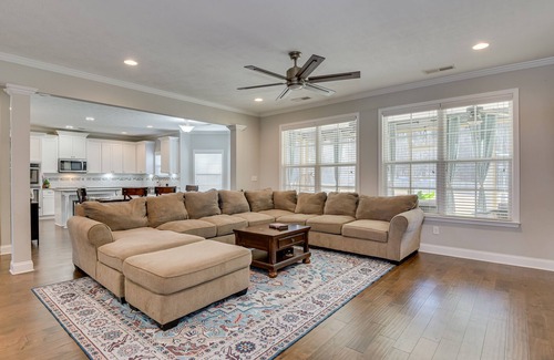 Evans House | Spacious 5BR Masters Retreat: Heated Pool/Spa, Theater, Basketball Court & More!