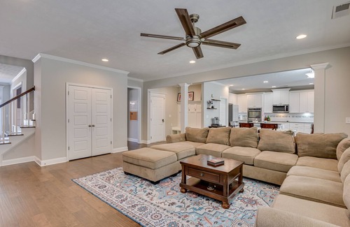 Evans House | Spacious 5BR Masters Retreat: Heated Pool/Spa, Theater, Basketball Court & More!