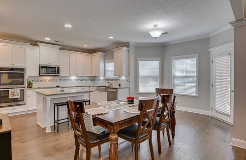 Evans House | Spacious 5BR Masters Retreat: Heated Pool/Spa, Theater, Basketball Court & More!