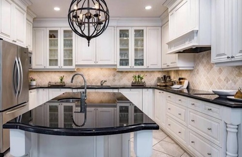 The Blue Mountains House | Spacious 6 bedroom 150m walk to the ski lift. 5 min walk to village (30 day min)