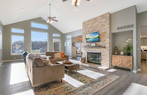 Osage Beach House | Spacious 6-bedroom house in lovely Sunrise Beach MM 14