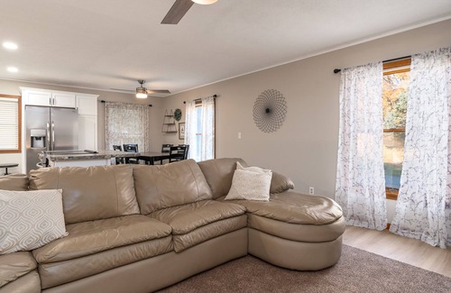 Lafayette House | Spacious 6 Bedroom House Minutes from Purdue