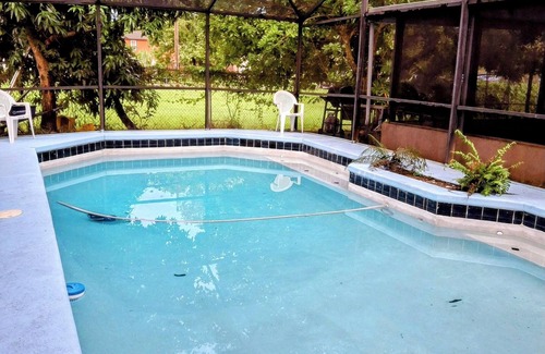 Northwest Orlando House | Spacious 6-bedroom house in charming Orlando with AC, WiFi