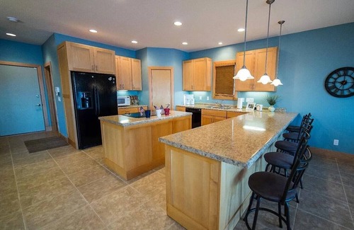 Ventura House | Spacious 6 Bedroom Lake Front Home with Beautiful Lake Views!