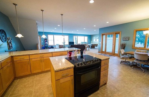 Ventura House | Spacious 6 Bedroom Lake Front Home with Beautiful Lake Views!