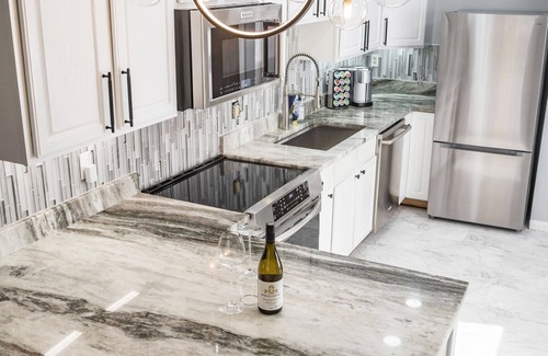 West Columbus House | Spacious 6-Bedroom Masterpiece Newly Renovated and ready for Large/Any Group