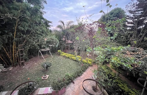 Nairobi House | Spacious 6 Bedroom Villa With Private Garden & Swimming Pool