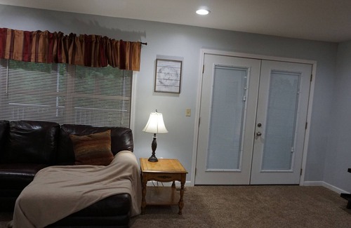 Almo House | Spacious 6 bedrooms, 3 bath, with 2 full kitchen and washer & dryer Cabin