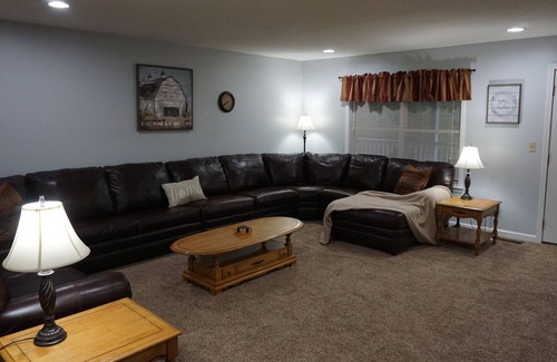 Almo House | Spacious 6 bedrooms, 3 bath, with 2 full kitchen and washer & dryer Cabin