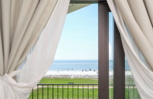 Workum Apartment | Spacious 6-person apartment with sauna, bathtub, and IJsselmeer view. Perfect for families or friends by the water.
