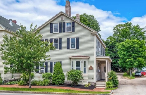 Dover House | Spacious 6BR close to Portsmouth, beaches and UNH