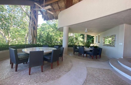 Las Brisas House | Spacious 7-bedroom house in enjoyable Acapulco with AC, amazing view, Las Brisas