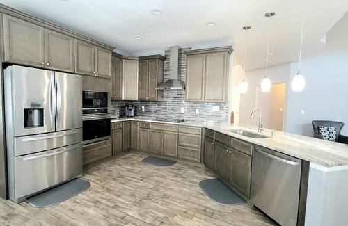 Northglenn House | Spacious 7 Bedroom Home Near Shops/Dining/Scenic Trail; Easy Access to Downtown!