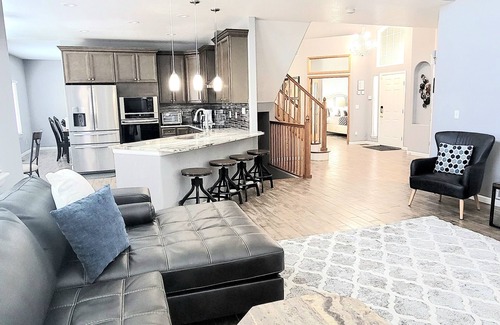 Northglenn House | Spacious 7 Bedroom Home Near Shops/Dining/Scenic Trail; Easy Access to Downtown!