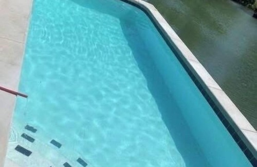 Mid America House | Spacious 8-bedroom house on beautiful Lake Hamilton w pool & theater room